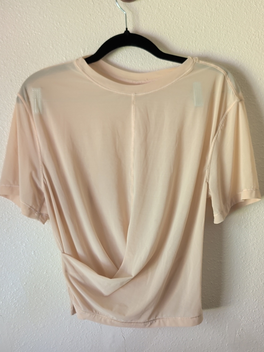 Lululemon Lightweight Mesh Reversible Yoga T-Shirt
In Prosecco